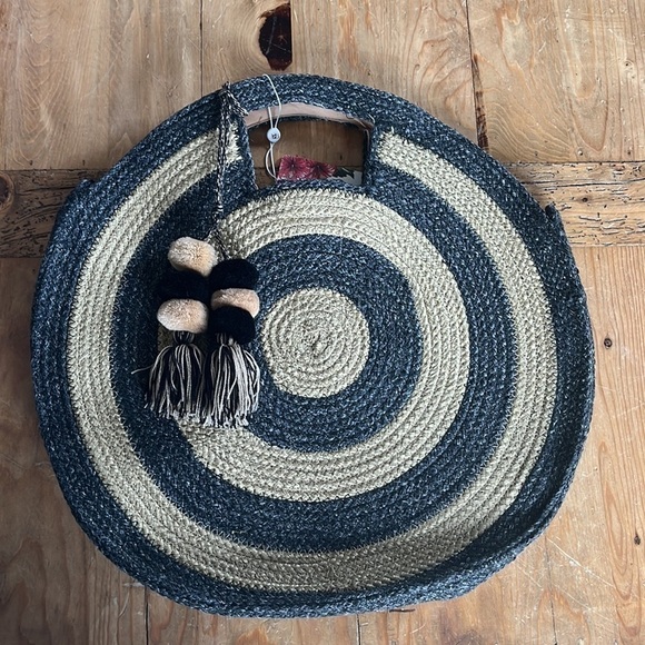 NWT America & Beyond JUTE ROUND HANDHELD TOTE WITH POMPOM TASSELS Gray Tan